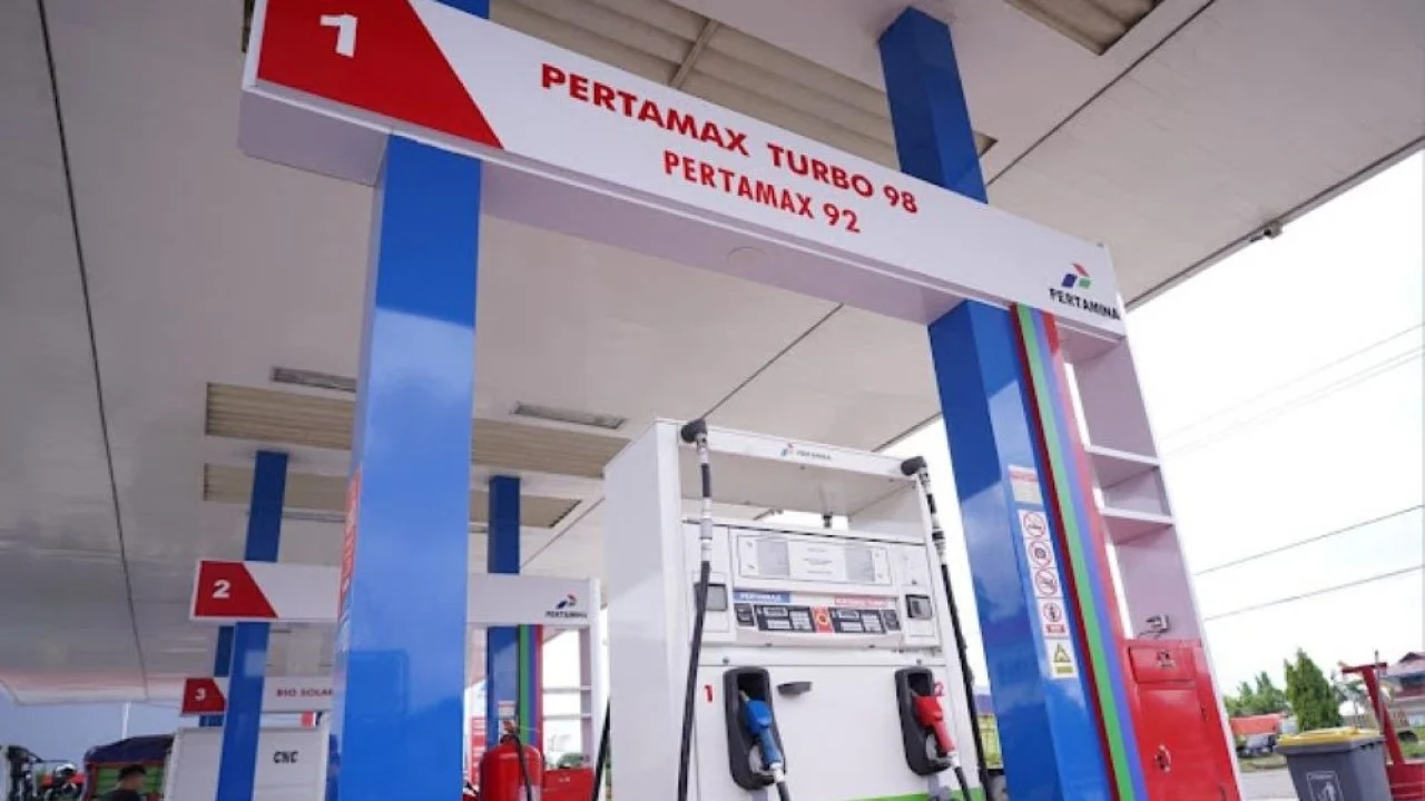 BBM Nonsubsidi Naik, Pertamax Tembus Rp16.250 Per Liter