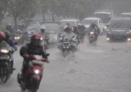Cuaca Ekstrem di Indonesia: Hujan Petir dan Panas Lembab Mengancam
