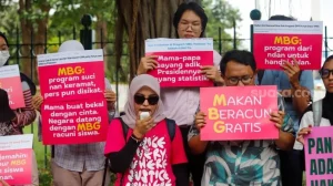 Demo MBG Meluas, Emak-emak dan Difabel Ikut Bersuara