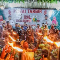 Masyarakat Indonesia Rayakan Idul Adha dengan Pawai Takbir dan Lonjakan Penumpang Kereta Api