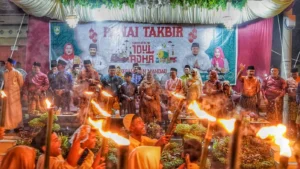 Masyarakat Indonesia Rayakan Idul Adha dengan Pawai Takbir dan Lonjakan Penumpang Kereta Api