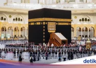 Proses Pencucian Ka'bah: Tradisi Tahunan yang Penuh Makna Spiritual