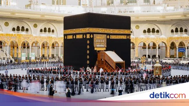 Proses Pencucian Ka'bah: Tradisi Tahunan yang Penuh Makna Spiritual