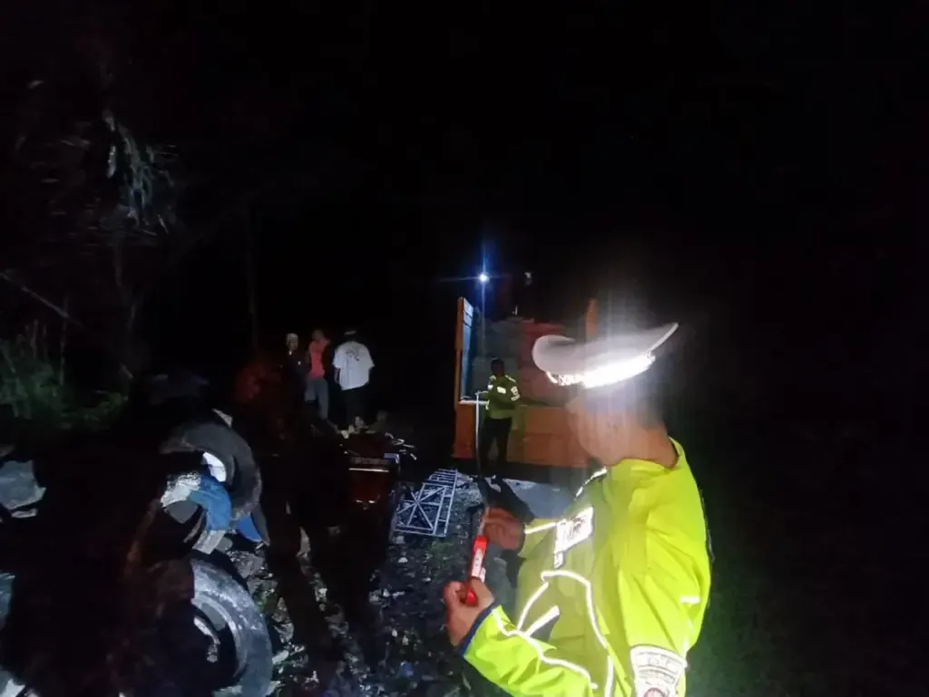 Truk Pengakut Bantuan Pangan Kecelakaan: FMG Minta Pimpinan Bulog dan JPL Dievaluasi