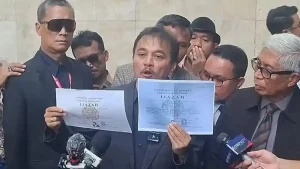 Kasus Ijazah Jokowi: Mahfud Desak Kehadiran Presiden, Roy Suryo Ajukan Praperadilan