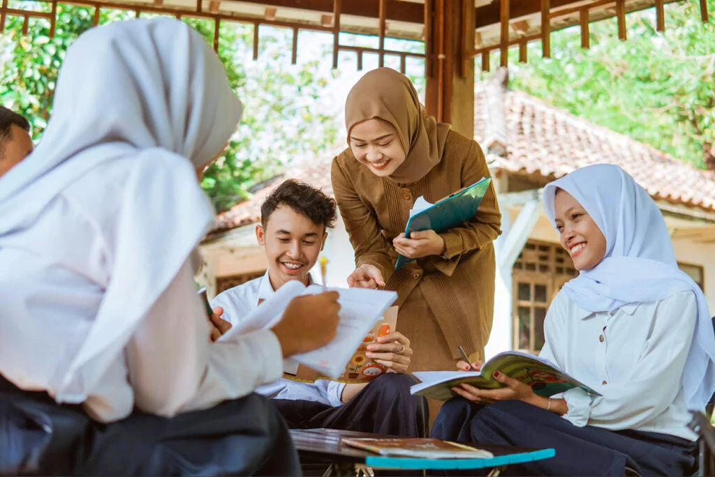Kisah Haru Adi Remaja Ciamis: Antara Bangun Pagi dan Bekerja untuk Keluarga