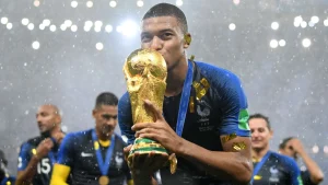 Kylian Mbappe Mencetak Sejarah sebagai Pemain Pertama yang Meraih Gelar Top Skor Piala Dunia Dua Kali Beruntun