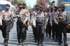Pengorbanan di Garis Tugas: Kisah Polisi dan Peringatan Perjalanan ke Eropa