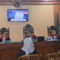 Pertahankan Kebijakan, Pengadilan Larang Siaran Langsung Dokter Tifa Terkait Ijazah Jokowi
