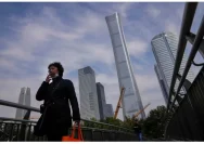 Pesawat Menabrak Gedung Pencakar Langit di Beijing: Pilot Berusia 66 Tahun Punya Masalah Mental