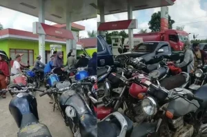 Rombongan Suzuki Thunder Kuasai SPBU Bekasi, Antrean Harus Ekstra Sabar