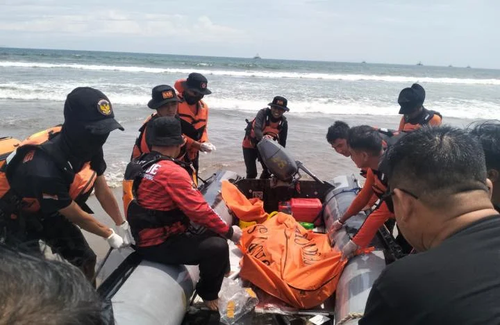 Tragedi di Pantai: Arus Kuat Menelan Korban, Liburan Berakhir Duka