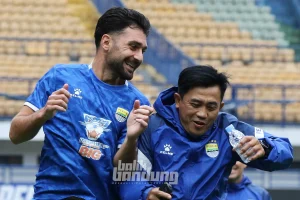 Frans Putros Pemain Persib Bandung yang Sukses di Vietnam