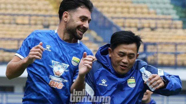 Frans Putros Pemain Persib Bandung yang Sukses di Vietnam