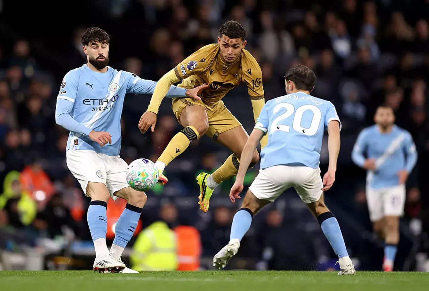Manchester City Menghadapi Persaingan Sengit di Pasar Transfer