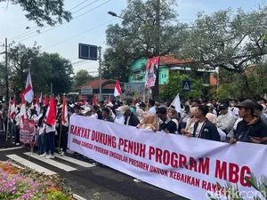 Ngaku Diajak Pihak Sekolah, Ratusan Siswa SMP dan SD Ikut Demo Dukung MBG, Ortu Tak Menyangka