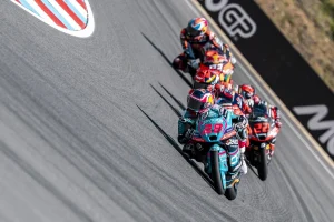 Veda Ikut Beri Kegilaan Lap Terakhir Moto3 Ceko 2026, Murid Marc Marquez Beruntung Podium