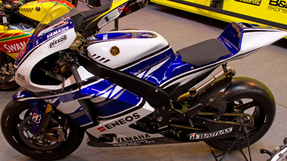 Yamaha R2 Resmi Mengaspal di Indonesia, Motor Sport 204cc Ringan dengan Fitur Canggih Siap Tantang RC 200 dan Gixxer SF 250