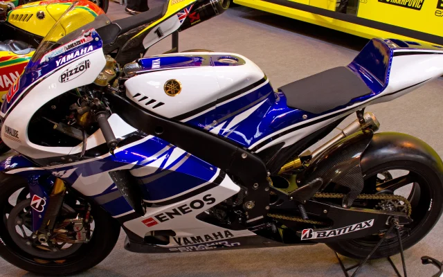 Yamaha R2 Resmi Mengaspal di Indonesia, Motor Sport 204cc Ringan dengan Fitur Canggih Siap Tantang RC 200 dan Gixxer SF 250
